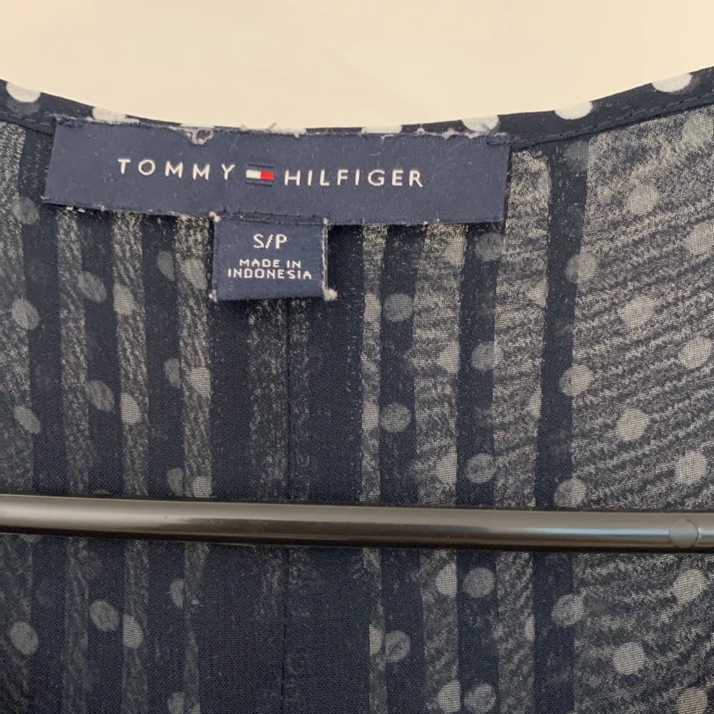 Tommy Hilfiger blouse Polka Dots ✨2 for $10✨ - Picture 2 of 3